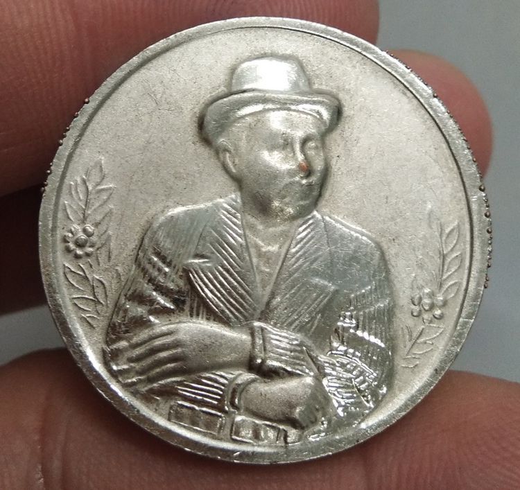 6171-เหรียญเสด็จพ่อรัชกาลที่ 5 หลังพระสามสมัย พระพุทธชินราช พระแก้วมรกด และหลวงพ่อโสธร เนื้อทองแดงกะไหล่เงิน รูปที่ 13
