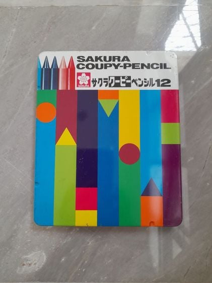 สี/อุปกรณ์ศิลปะ สีเทียนกล่องเหล็ก(SAKURA)