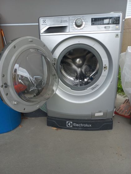เครื่องซักผ้าฝาหน้า Electrolux 9 KG