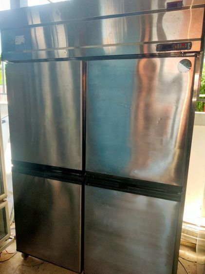 เครื่องทำน้ำเย็น ตู้แช่แสตนเลส4ประตู 0ถึง-7องศา มือสองใช้งานปกติ