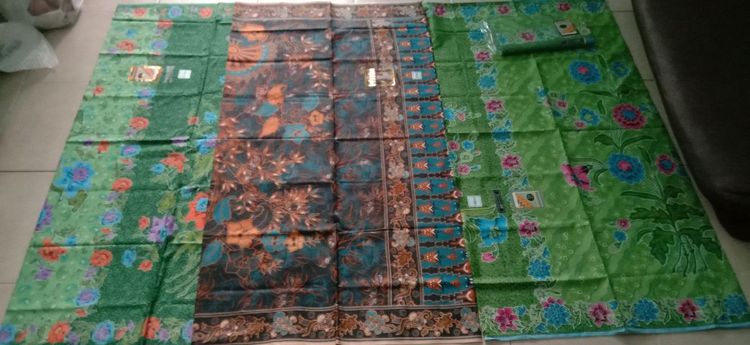 ส่งฟรี clearance ผ้าถุง ผ้าซิ่น โสร่ง Batik Sarong ของฝาก ของขวัญ ของรับไหว้ รูปที่ 2