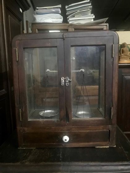 ตู้ไม้สักตราชั่งโบราณ รูปที่ 2