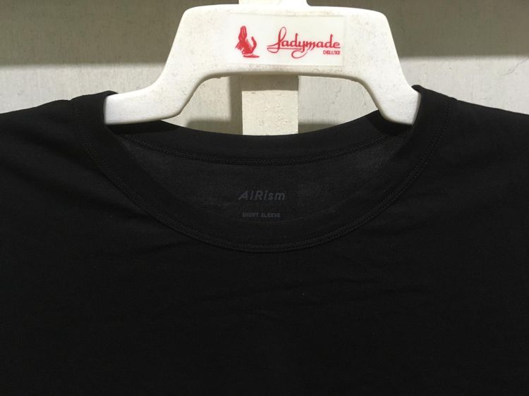 เสื้อ AIRism แบรนด์ UNIQLO สีดำ รูปที่ 3