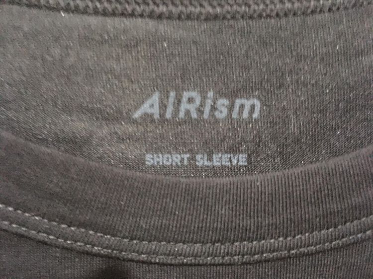 เสื้อ AIRism แบรนด์ UNIQLO สีดำ รูปที่ 6