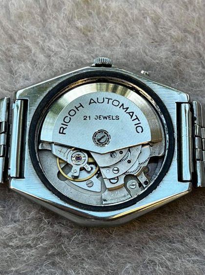 นาฬิกาRICOH AUTOMATIC
ระบบอัตโนมัติ
ตัวเรือนสเตนเลสขัดเงา รูปที่ 7