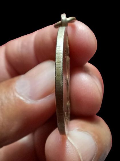 เหรียญพระนเรศวรย่ำศึก วัดป่าสุพรรณบุรี หลางพ่อถิร หลวงพ่อมุ่ยร่วมปลุกเสก เหรียญดีน่าใช้ เนื้ออัลปาก้าสร้างปี พ.ศ. 2513 สภาพสวย  รูปที่ 4