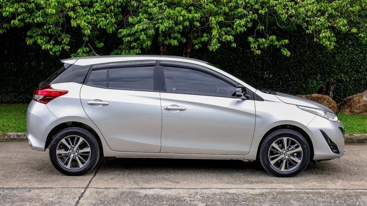 Toyota Yaris 2019 1.2 Mid Sedan เบนซิน ไม่ติดแก๊ส เกียร์อัตโนมัติ เทา รูปที่ 4