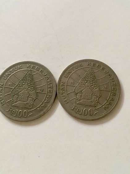 เหรียญต่างประเทศอินโดนีเซีย  ชนิด 100 RUPIAH  ปี ง1978 ราคาเหรียญละ 500 บาท มีจำนวยสองเหรียญ สองเหรียญ สภาพสวย รูปที่ 2