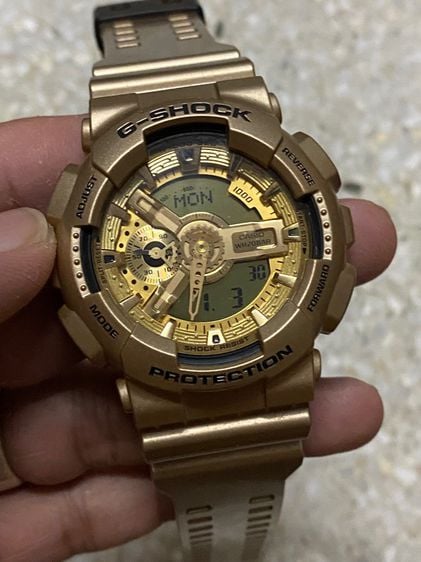 G-Shock ทอง นาฬิกายี่ห้อ G Shock  จีช้อค  GA110GD   ของแท้มือสอง  สภาพสวยเปลี่ยนกรอบสายมาใหม่  2650฿