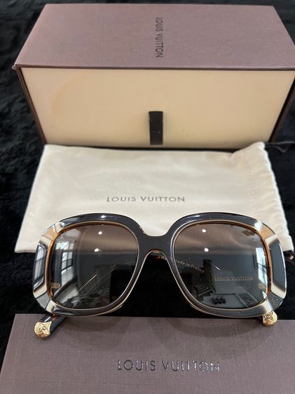 Louis Vuitton แว่นตากันแดด แว่นกันแดด หลุยส์ วิตตอง แฮนเมด ในฝรั่งเศส พร้อมกล่อง ถุงผ้า คู่มือ