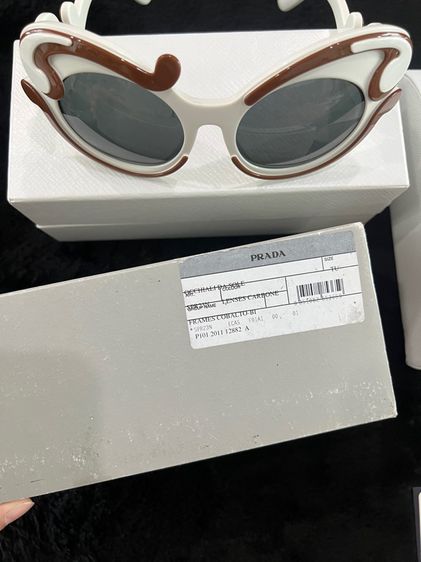 แว่นกันแดด Prada รุ่นลิมิเต็ดเอดิชั่น รูปที่ 9