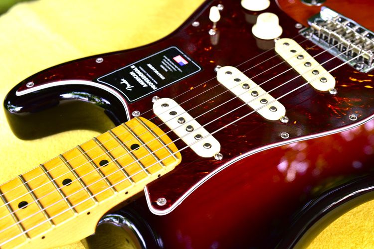 กีต้าร์ไฟฟ้า Fender American Professional II  ปี  2022