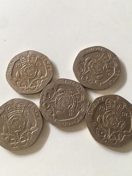 เหรียญต่างประเทศอังกฤษ  twenty penpe ปี 1982 สองเหรีญ 1996 สอง 1995 รวมห้าเหรียญ สภาพสวยมาก รูปที่ 2