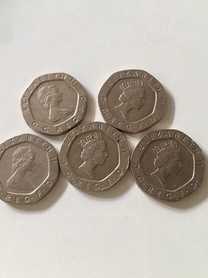 เหรียญต่างประเทศอังกฤษ  twenty penpe ปี 1982 สองเหรีญ 1996 สอง 1995 รวมห้าเหรียญ สภาพสวยมาก รูปที่ 3