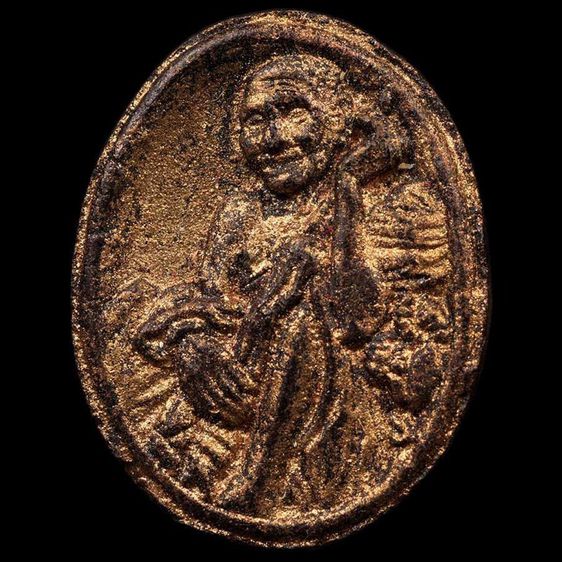 พระเนื้อผงขี้บุหรี่ หลังพระปิดตาเขมร หลวงปู่สรวง ปี17 รูปที่ 2