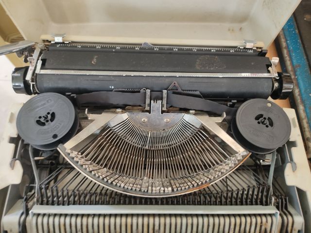 เครื่องพิมพ์ดีด รูปที่ 6