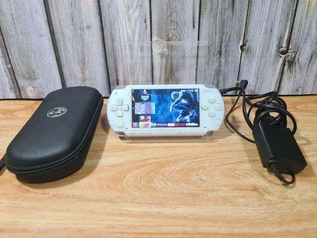 Sony PSP สีขาว(หายาก)รุ่น 1000 แปลงแล้ว เมม 32 กิกะไบต์ อุปกรณ์ครบพร้อมเล่น