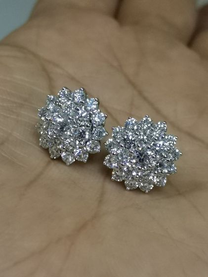 (129) ต่างหูเพชรพุ่ม ฝังเพชรทั้งหมด 2.06 กะรัต