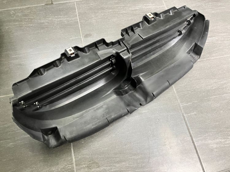แผ่นกระจกข้าง BMW E60 รุ่น PreLCi และ LCi 520i 520D 525i 525ise 530i  ช่องลมกระจังหน้า E60 LCi รูปที่ 12