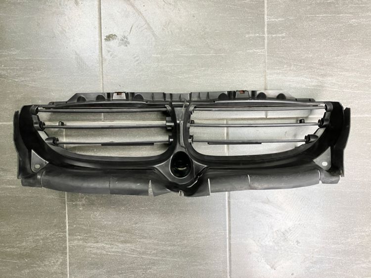 แผ่นกระจกข้าง BMW E60 รุ่น PreLCi และ LCi 520i 520D 525i 525ise 530i  ช่องลมกระจังหน้า E60 LCi รูปที่ 11