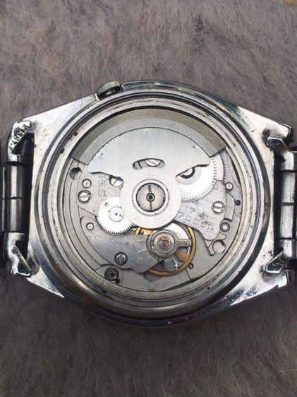 นาฬิกาSEIKO 5 7009 AUTOMATIC JAPAN 
ระบบอัตโนมัติ
ตัวเรือนสเตนเลส ขัดเงา
ขนาดตัวเรือน 37 x 37 มม. รูปที่ 8