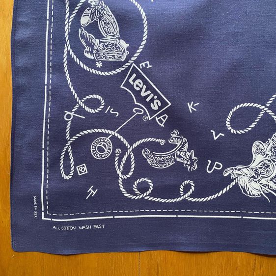 ผ้าเช็ดหน้าลีวายส์ Levi's Bandana เกลียวเชือก คนแบกอาน สีกรมท่า (ผืนที่ 1) รูปที่ 2