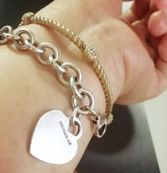 Tiffany  Heart tag charm
Chain sterling silver bracelet 💙

สร้อยข้อมือทิฟฟานี่ -​  April vintage​ รูปที่ 3