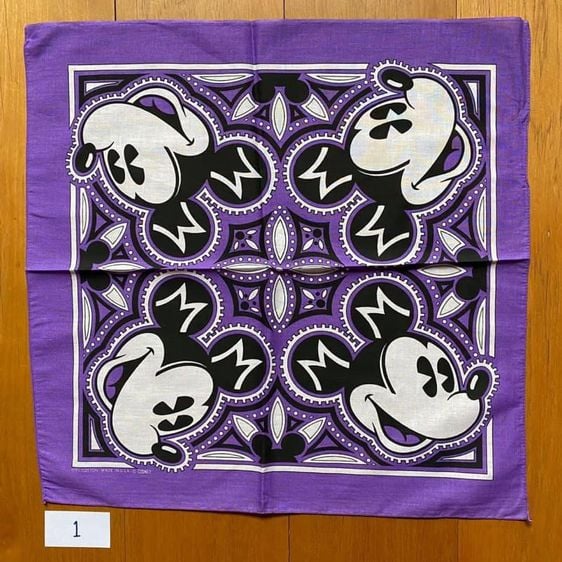 ผ้าเช็ดหน้ามิกกี้เมาส์ ลาย 4 หน้า สีม่วง (ผืนที่ 1) Mickey Mouse Bandana รูปที่ 1