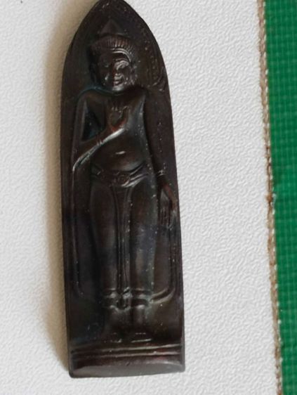 พระร่วงหลังรางปืนพิมพ์เจดีย์จมปี๒๕๑๕เนื้อทองแดงรมดำ รูปที่ 11