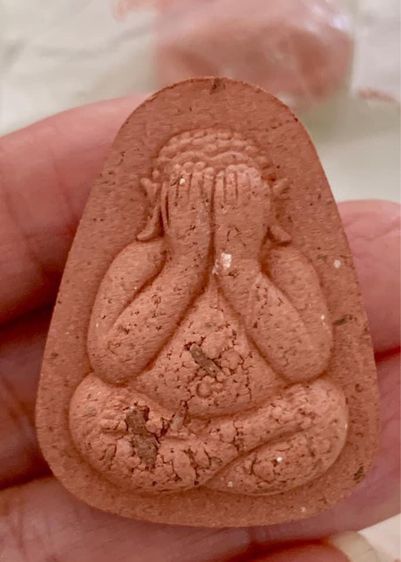 พระปิดตา รุ่นเจริญพร ผสมมวลสารเก่าหลวงปู่โต๊ะ รูปที่ 2