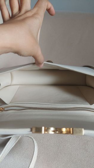 กระเป๋า bottega veneta สีขาว  รูปที่ 10