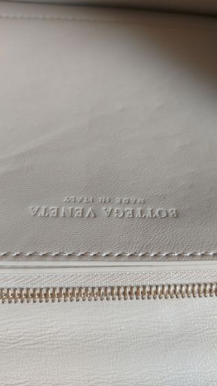 กระเป๋า bottega veneta สีขาว  รูปที่ 12