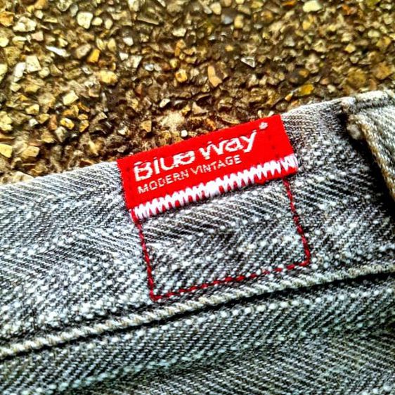 Blue Way
hard slubby
bootcut pants 
made in Japan
🎌🎌🎌 รูปที่ 9