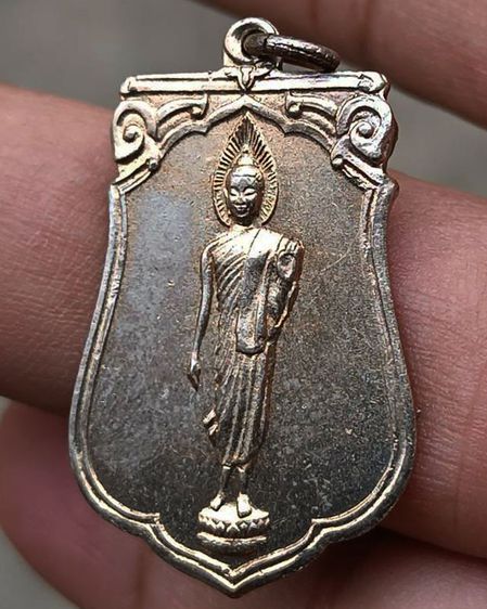 เหรียญเสมาฉลอง 25 พุทธศตวรรษ เนื้ออัลปาก้า พ.ศ. 2500 รูปที่ 3