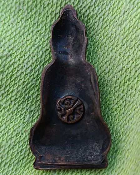 พระหูยาน หลังจปร. (รุ่นปืนแตก) วัดราชบพิธ พ.ศ. 2513 ในหลวงเสด็จเททอง เกจิ 108 ปลุกเสกพิธีใหญ่ รูปที่ 2