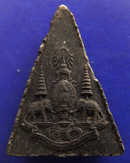 พระกำลังแผ่นดิน พิมพ์คะแนน (เล็ก) มวลสารจิตรลดา ในหลวงครองราชครบ 50 พรรษา พ.ศ. 2539 สร้างน้อยหายาก พร้อมกล่องเดิม รูปที่ 37