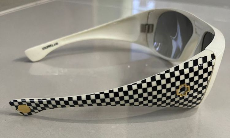 แว่นตากันแดด สีขาว ขาลายตารางหมากรุก ของ HOURGLASS Spy Optic Sunglasses ของ Hourglass รูปที่ 5