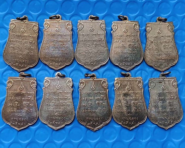 พร้อมกัน 10 องค์ เหรียญเสมาฉลอง 25 พุทธศตวรรษ เนื้ออัลปาก้า สภาพเดิมๆ ไม่ผ่านการใช้ รูปที่ 4