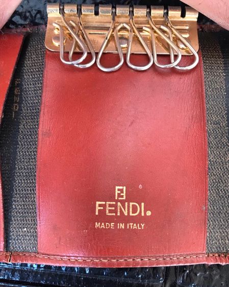กระเป๋ากุญแจ Fendi แท้ มือสอง รูปที่ 4