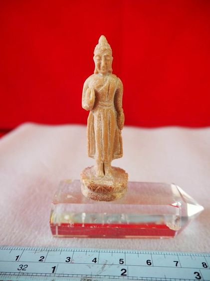 พระพุทธรูป แกะจากหินพระธาตุ พระปางลีลา