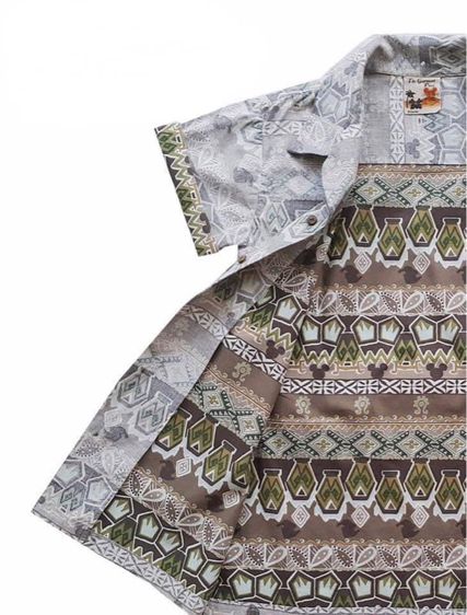 เสื้อเชิ้ตฮาวายแขนสั้นผ้ากลับ พิมพ์ลายมิกกี้เมาส์ ลายชนเผ่า กระดุมกะลา กระเป๋าต่อลาย รูปที่ 2