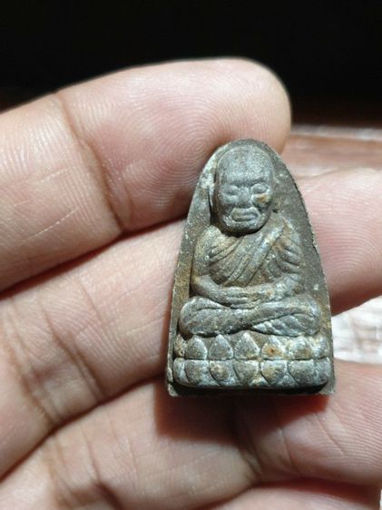 หลวงปู่ทวดเนื้อว่าน ตอกโค๊ตใต้ฐาน ไม่ทราบวัดและปีที่ออก เนื้อจัดจ้านได้อายุ ขายเหมา 6 องค์ สภาพสวยทุกองค์ รูปที่ 12