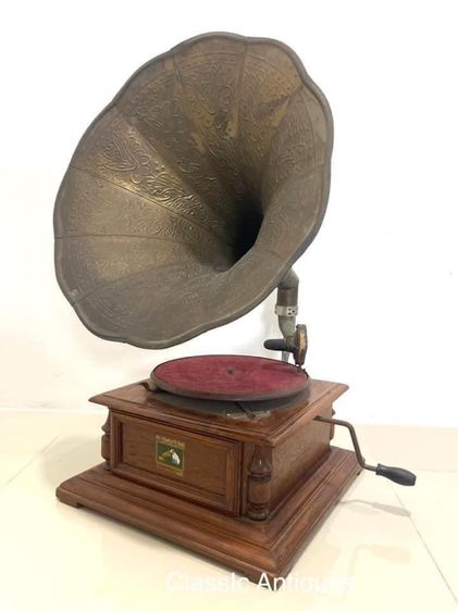 เครื่องเล่น แผ่นเสียง ปากแตรทองเหลือง ทรงสี่เหลี่ยม รูปที่ 2