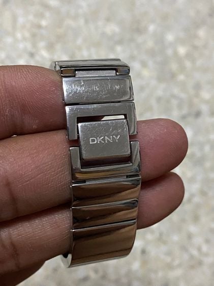 นาฬิกายี่ห้อ  DKNY  ของแท้มือสอง ทรงกำไล รอบข้อมือ 6 นิ้ว  พร้อมกล่อง  1000฿ รูปที่ 3
