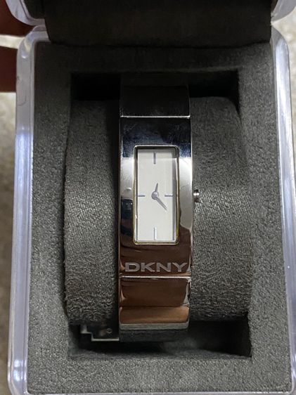 นาฬิกายี่ห้อ  DKNY  ของแท้มือสอง ทรงกำไล รอบข้อมือ 6 นิ้ว  พร้อมกล่อง  1000฿ รูปที่ 6