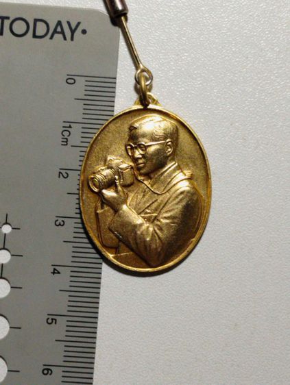 เหรียญร.๙ทรงกล้องที่ระลึกเฉลิมพระเกียรติปี๒๕๔๑ รูปที่ 4