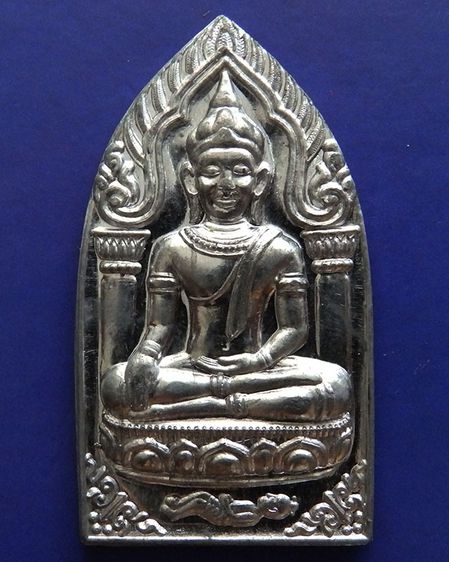 พระยอดขุนพลปั๊มพิมพ์สุพรรณ หลวงพ่อฑูรย์ วัดโพธินิมิตร เนื้อชินพิมพ์ใหญ่ พ.ศ. 2527 สูง 5.7 ซ ม สร้างจากเนื้อชินกรุเก่าที่ชำรุดแตกหัก รูปที่ 23