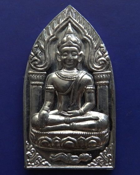 พระยอดขุนพลปั๊มพิมพ์สุพรรณ หลวงพ่อฑูรย์ วัดโพธินิมิตร เนื้อชินพิมพ์ใหญ่ พ.ศ. 2527 สูง 5.7 ซ ม สร้างจากเนื้อชินกรุเก่าที่ชำรุดแตกหัก รูปที่ 19