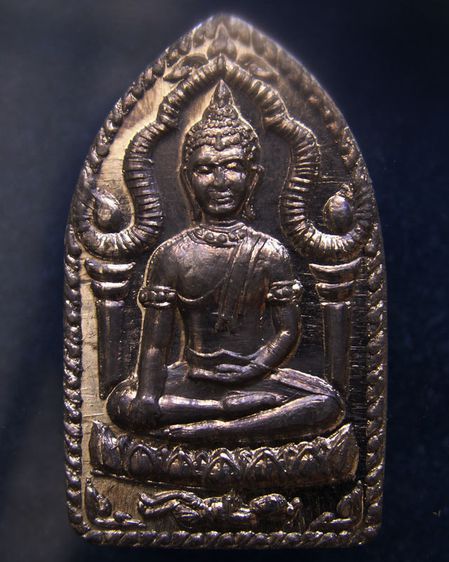 พระยอดขุนพลปั๊ม หลวงพ่อฑูรย์ วัดโพธินิมิตร เนื้อชินพิมพ์เล็ก พ.ศ. 2527 สูง 3 ซ.ม สร้างจากเนื้อชินกรุเก่าที่ชำรุดแตกหัก รูปที่ 25