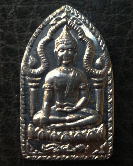 พระยอดขุนพลปั๊ม หลวงพ่อฑูรย์ วัดโพธินิมิตร เนื้อชินพิมพ์เล็ก พ.ศ. 2527 สูง 3 ซ.ม สร้างจากเนื้อชินกรุเก่าที่ชำรุดแตกหัก รูปที่ 7